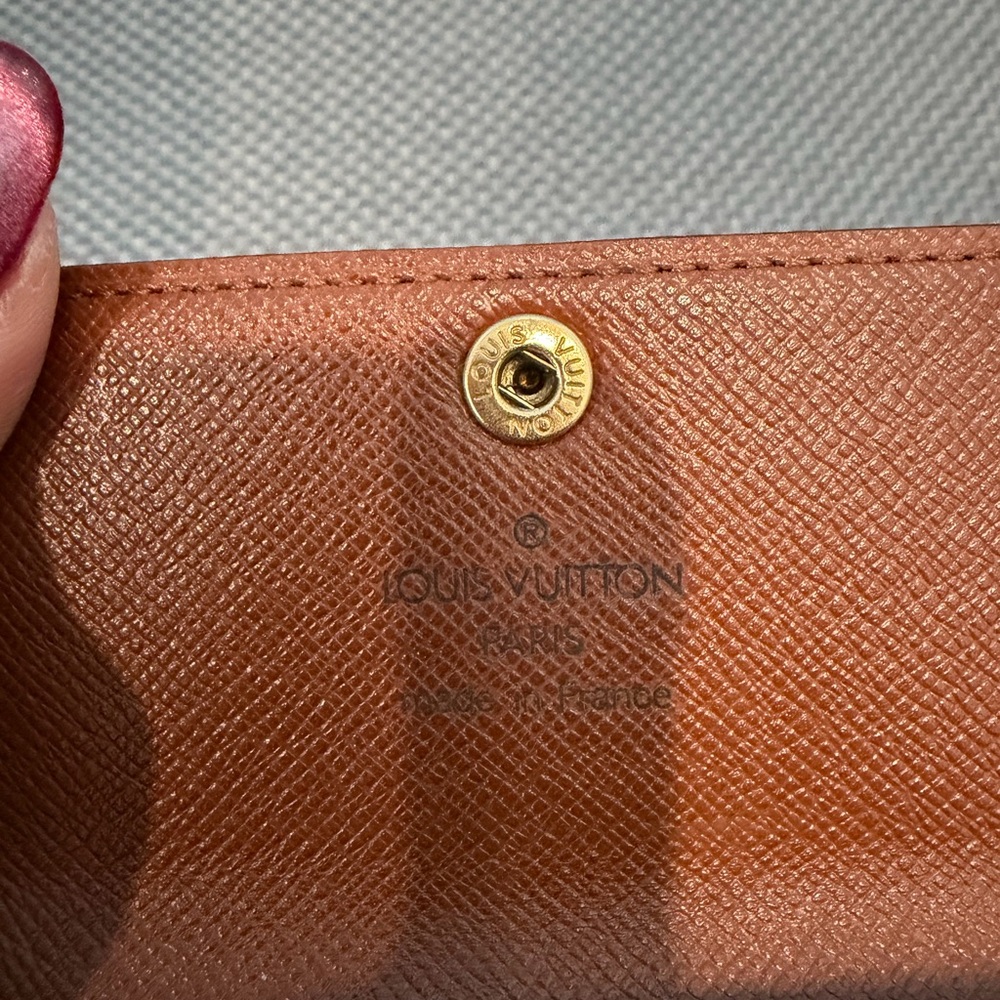 Louis Vuitton 4 Key Ring Holder - Picture 7 of 10